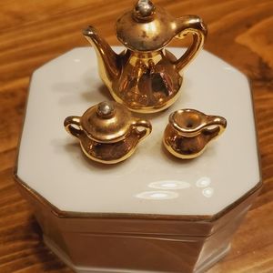 18 kt gold decorated Enesco 1978 tea box